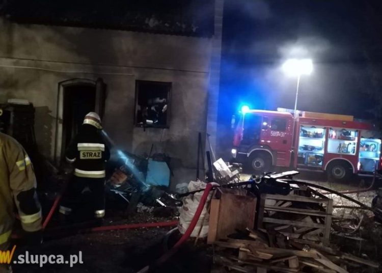 Pożar w Gostuniu. Strażacy w akcji