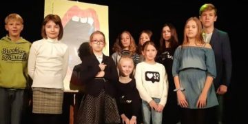 Recytatorzy na scenie MDK