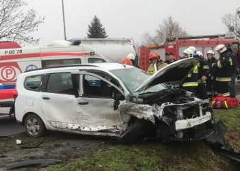 Wypadek w Strzałkowie. Kierowca w szpitalu ZDJĘCIA