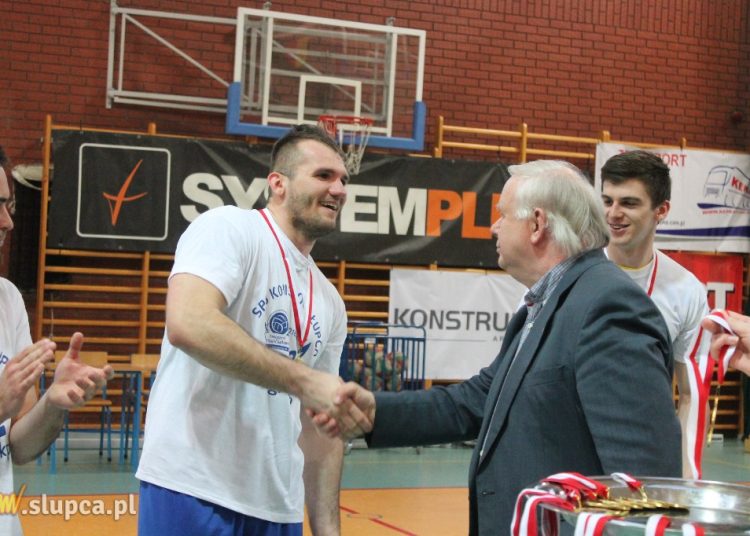 Jestem zmuszony zakończyć wszelkie rozgrywki…