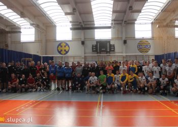 Piętnaście zespołów w czterdziestym czwartym turnieju