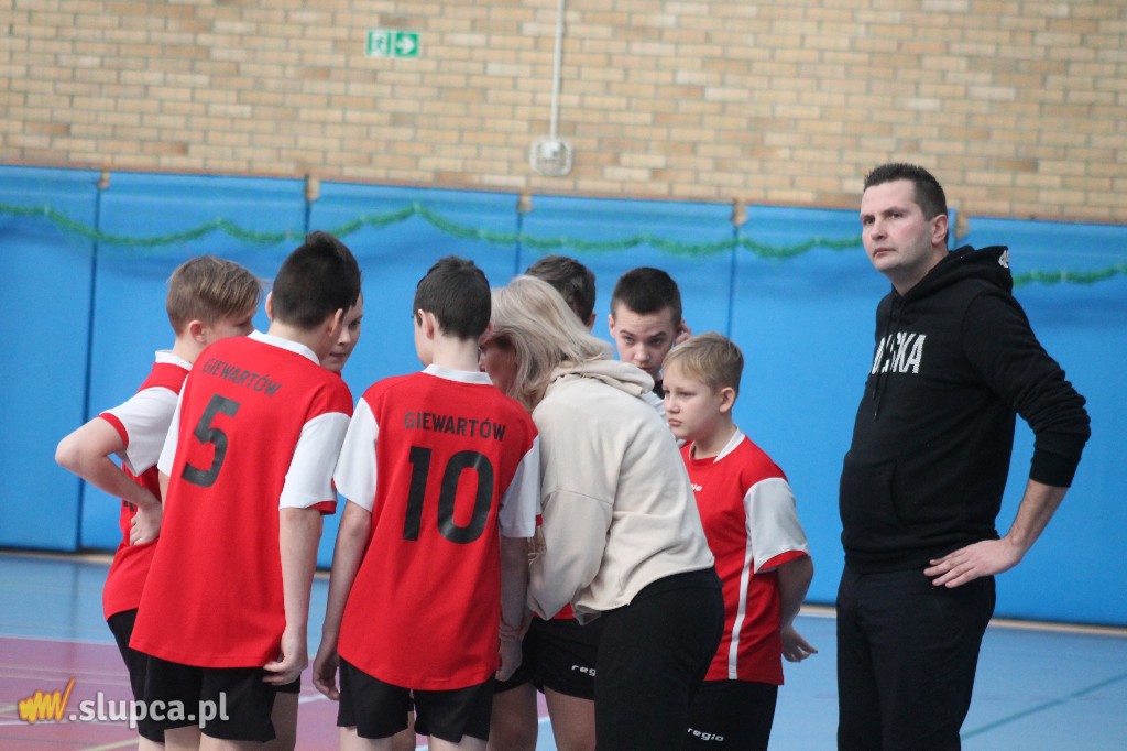 Trzynaście drużyn walczy o mistrzostwo powiatu FOTO
