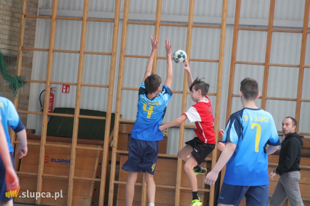 Trzynaście drużyn walczy o mistrzostwo powiatu FOTO