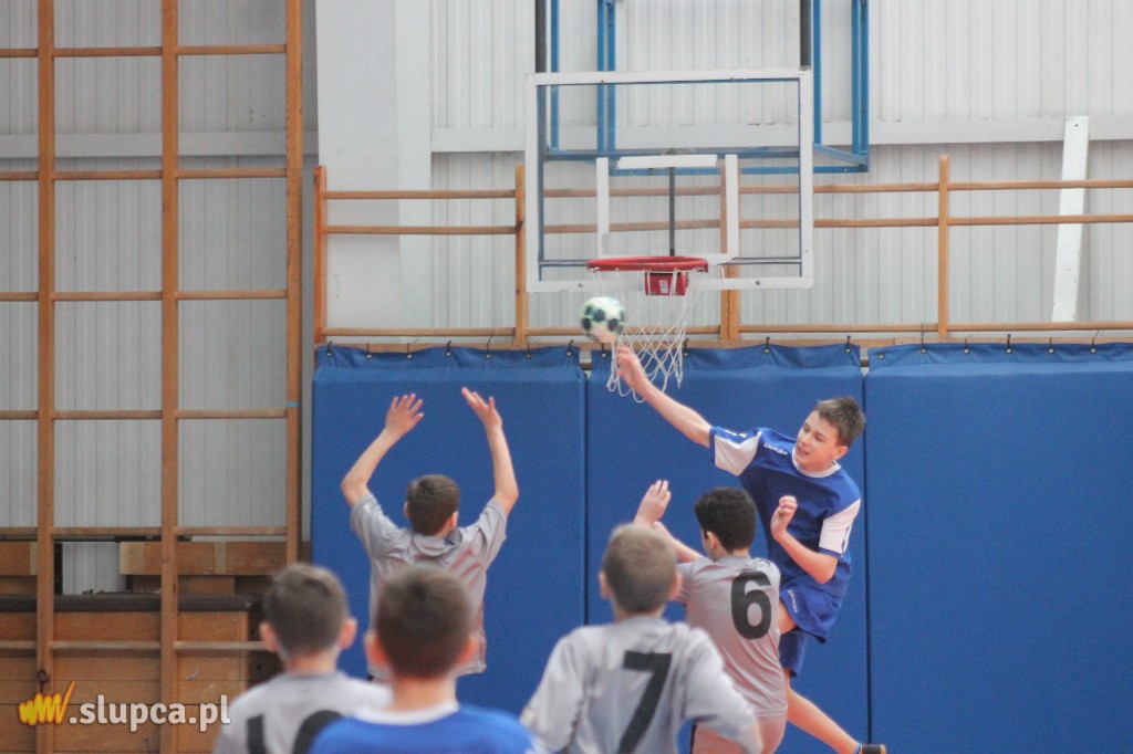 Trzynaście drużyn walczy o mistrzostwo powiatu FOTO