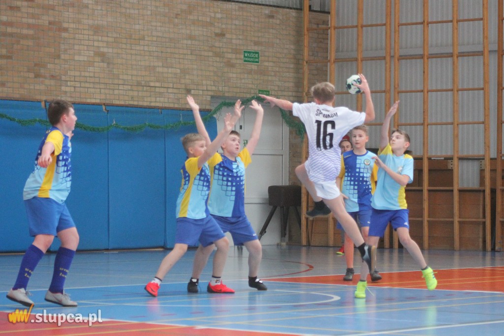 Trzynaście drużyn walczy o mistrzostwo powiatu FOTO