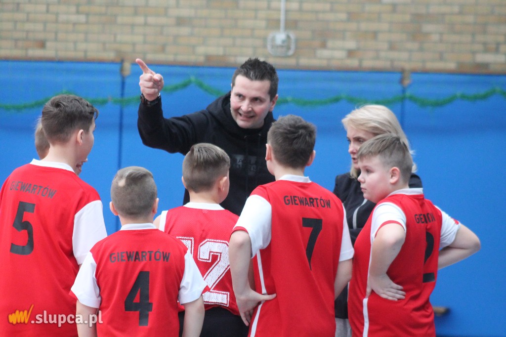 Sześć drużyn walczy o koszykarski tytuł Mistrzów Powiatu