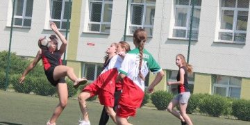 Piłkarskie mistrzostwa dziewcząt zgodnie z planem