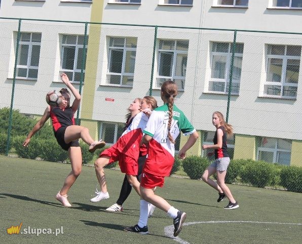 Piłkarskie mistrzostwa dziewcząt zgodnie z planem