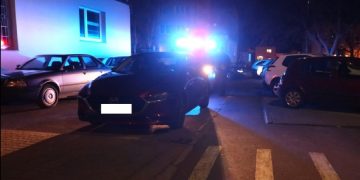 Zablokował wyjazd z osiedla. Wezwali policję