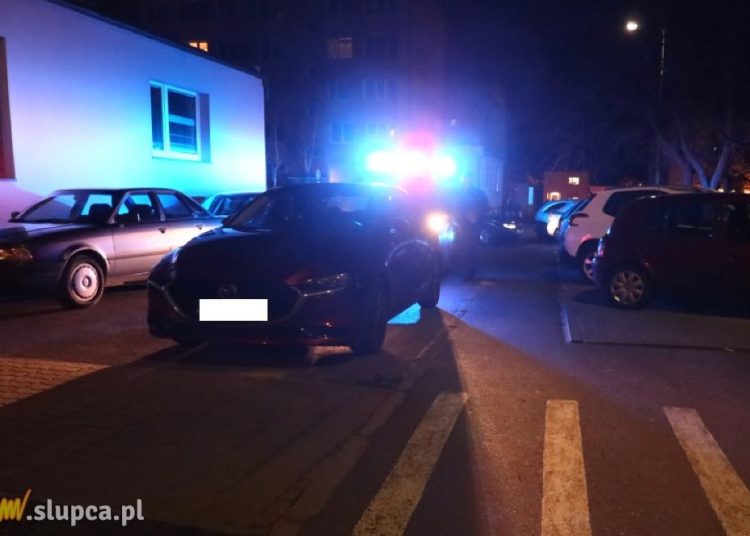 Zablokował wyjazd z osiedla. Wezwali policję