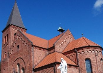 Proboszcz odzyskał ziemię parafii