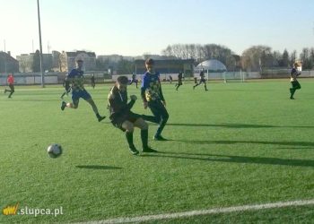 Zremisowali z liderem, zagrają z Pelikanem