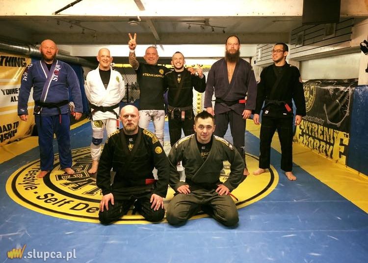 Ma czarny pas, pamięta każdą nominację