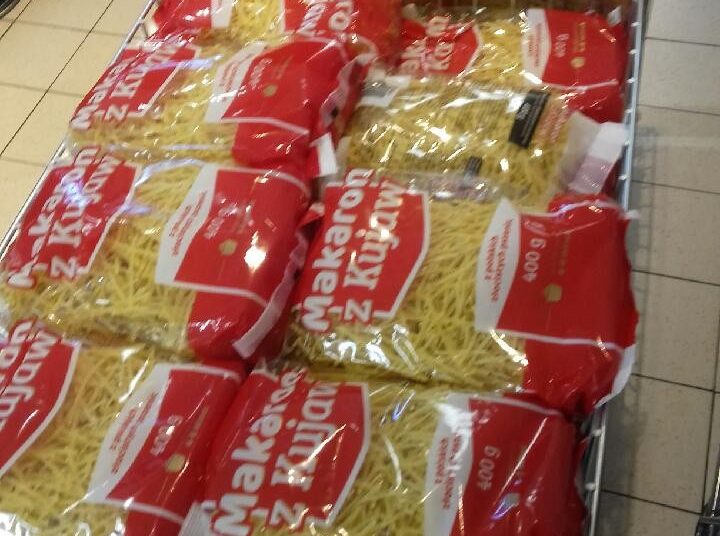 W Ciążeniu makaron, chleb i papier toaletowy najbardziej oczekiwanymi towarami