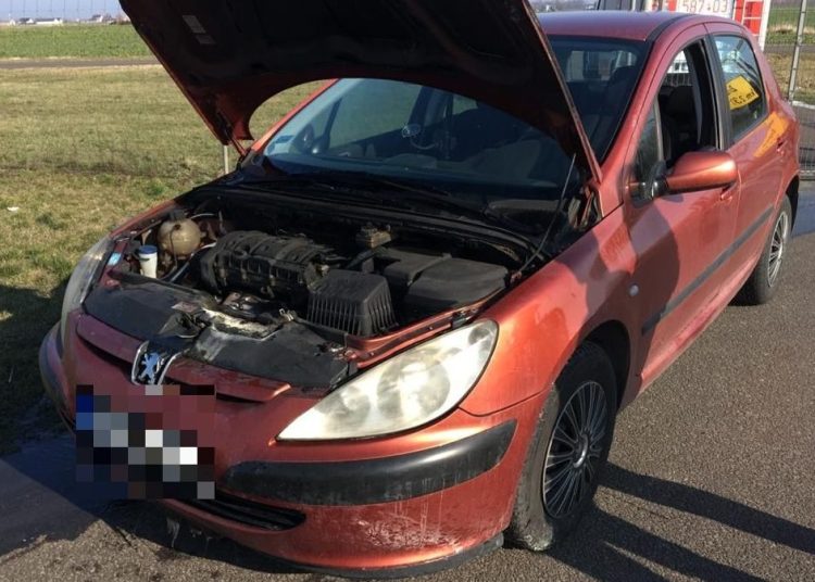 Samochód płonął na autostradzie