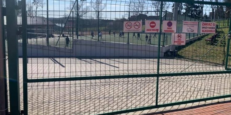 Amerykanie nie stosują się do zakazów