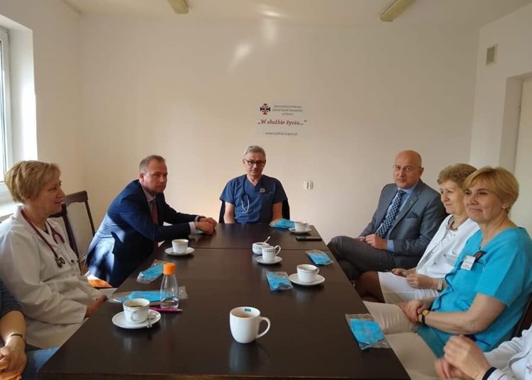 Starosta zapewnia: w szpitalu nie ma braków