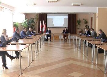 Powidz: Radni obradują w maskach