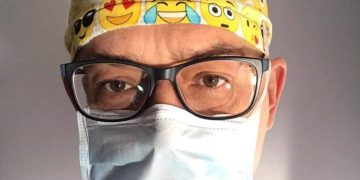 Doktor Niezbecki: zostańcie w domach!