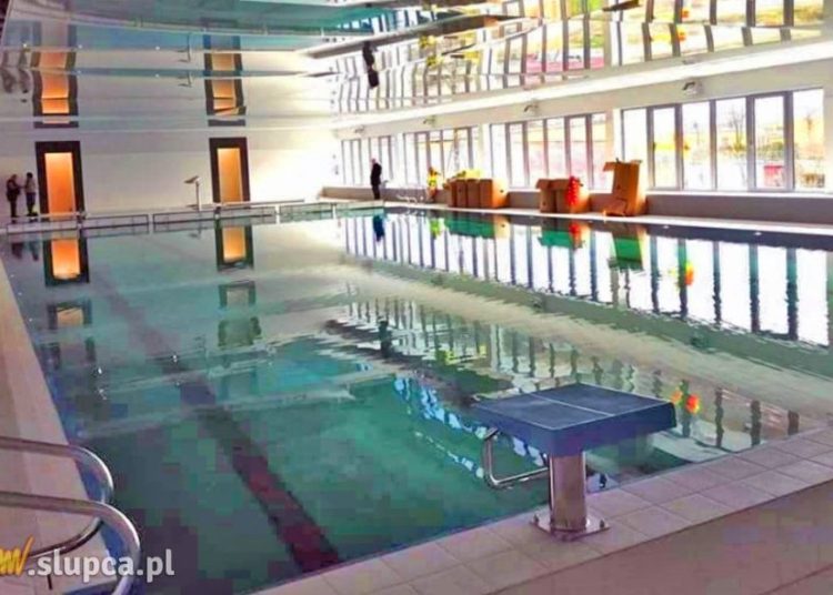 Oddala się termin otwarcia basenu