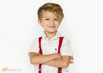 3 powody, które sprawią, że pokochasz połączenie marynarki i szortów dla chłopców