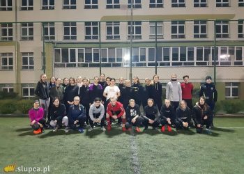 33 panie na pokazowym treningu