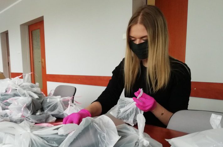 Strzałkowo: Trwa dystrybucja maseczek