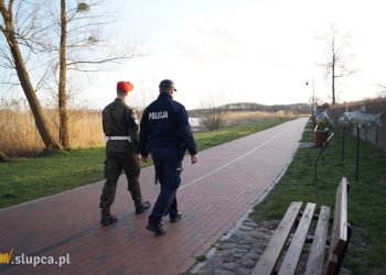 Wojsko pomaga patrolować miejsca publiczne