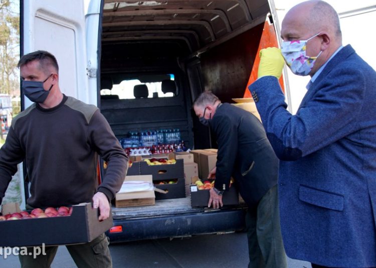 Myśliwi przyjechali z darami do szpitala