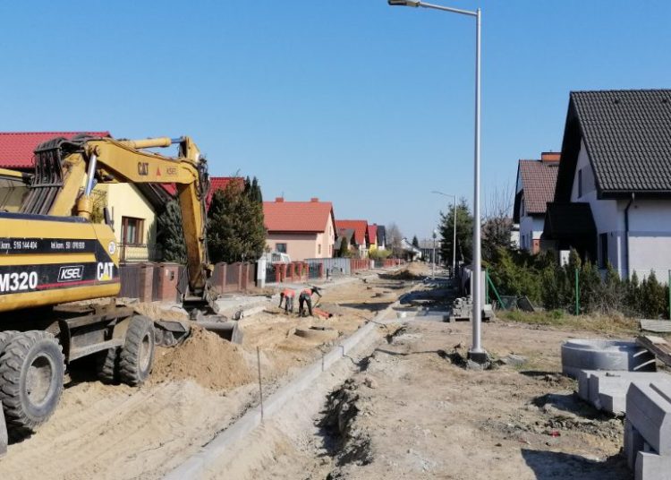 Koronawirus nie przeszkadza w budowie ulic