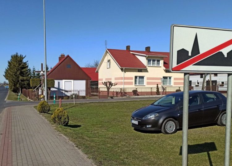 Znak przesunięty, ale nadal kontrowersyjny