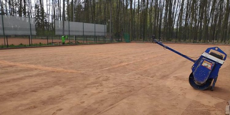 Korty szykowane do sezonu