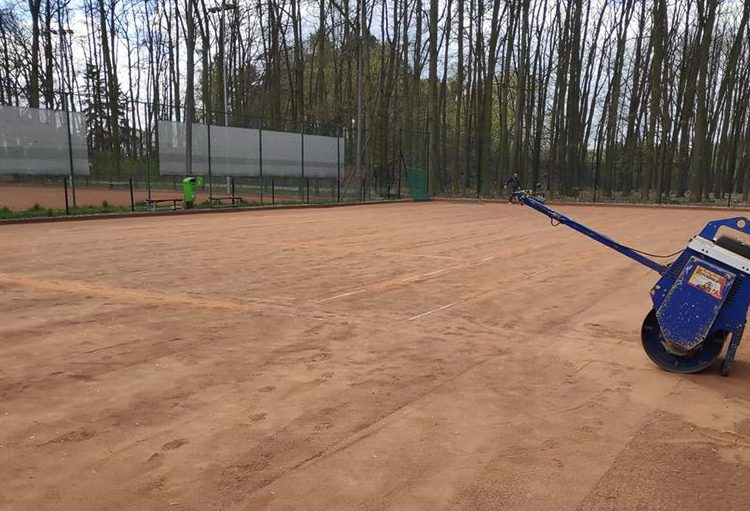 Korty szykowane do sezonu