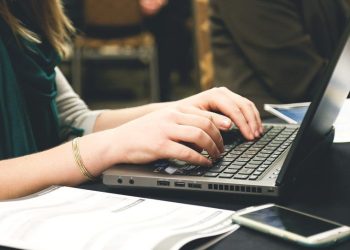 Laptopy i pakiety internetowe dla uczniów z Powidza