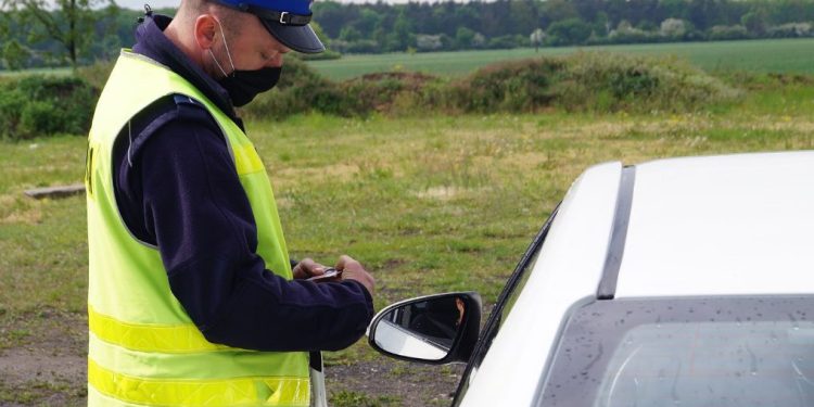 Pięciu pijanych na drogach