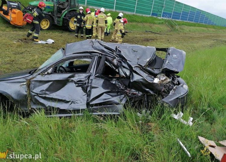 Kierowca BMW wypadł z drogi ZDJĘCIA