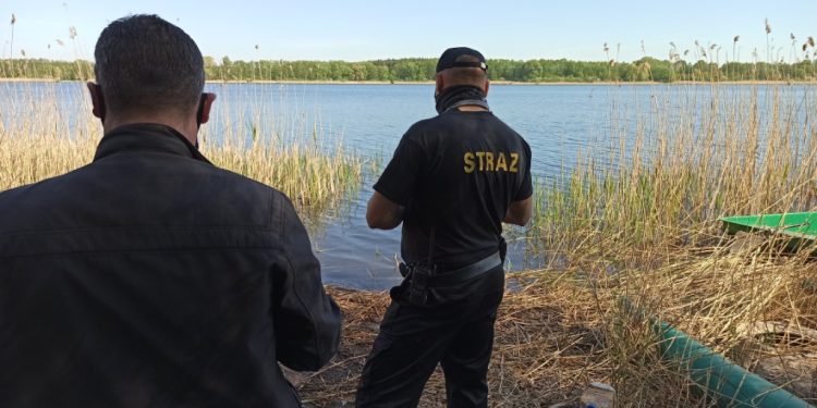 Wyłowili zwłoki z jeziora