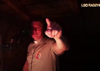 Tak rapuje ksiądz Krzysztof Szkopek. Zobacz i posłuchaj!