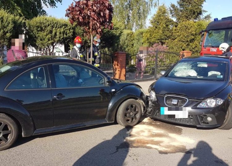 Wypadek w Strzałkowie. Zderzyły się dwa auta