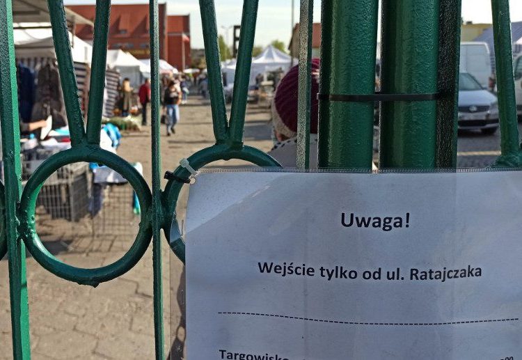 Targowisko działa, ale bramy zamknięte. Dlaczego?