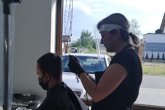 Strzałkowscy fryzjerzy wrócili do pracy