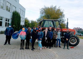Strzałkowo: Przy szkole powstał sad