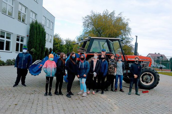 Strzałkowo: Przy szkole powstał sad