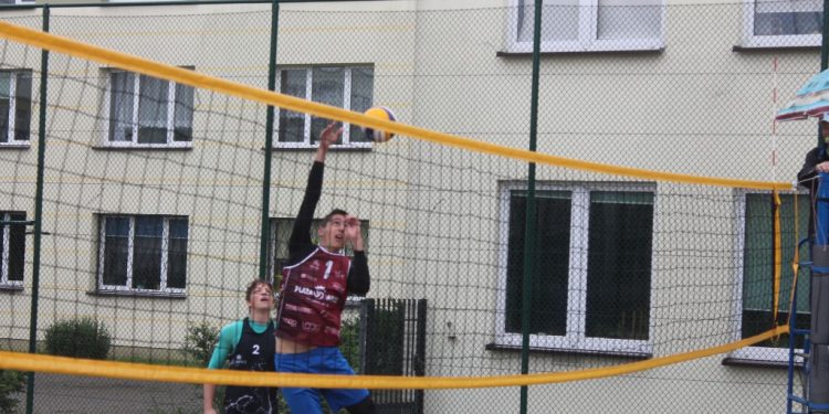 Wystartował pierwszy turniej plażówki