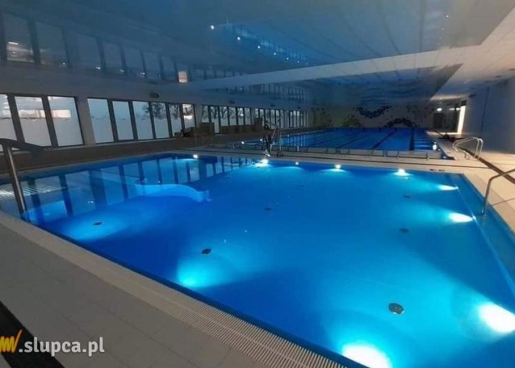 Wcześniej nie otworzą basenu