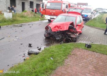Wypadek w Ostrowitem. 2 osoby poszkodowane