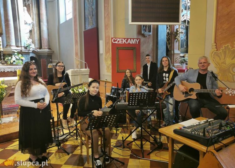 Zaśpiewali dla wiernych