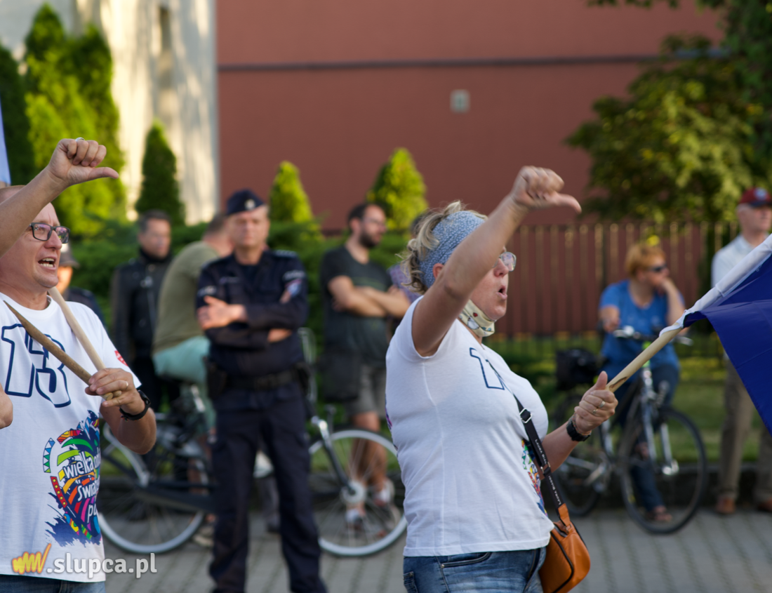 Zwolennicy Dudy i Trzaskowskiego twarzą w twarz FILM