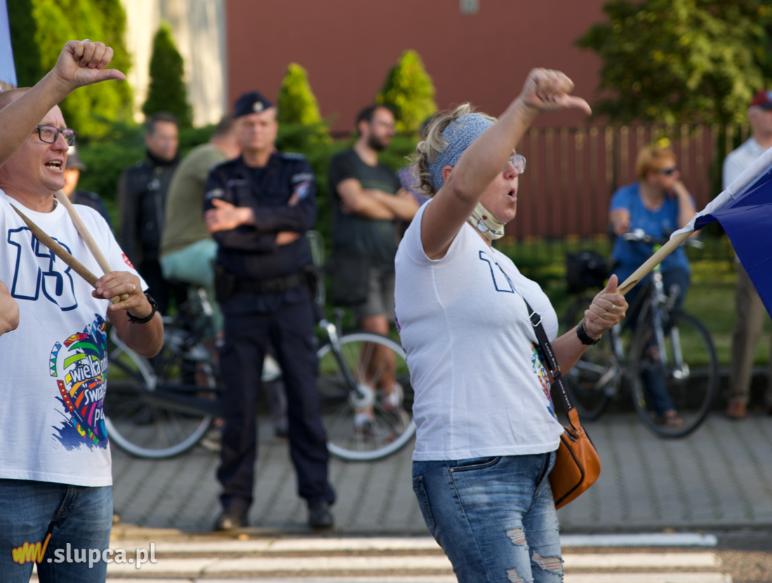 Zwolennicy Dudy i Trzaskowskiego twarzą w twarz FILM