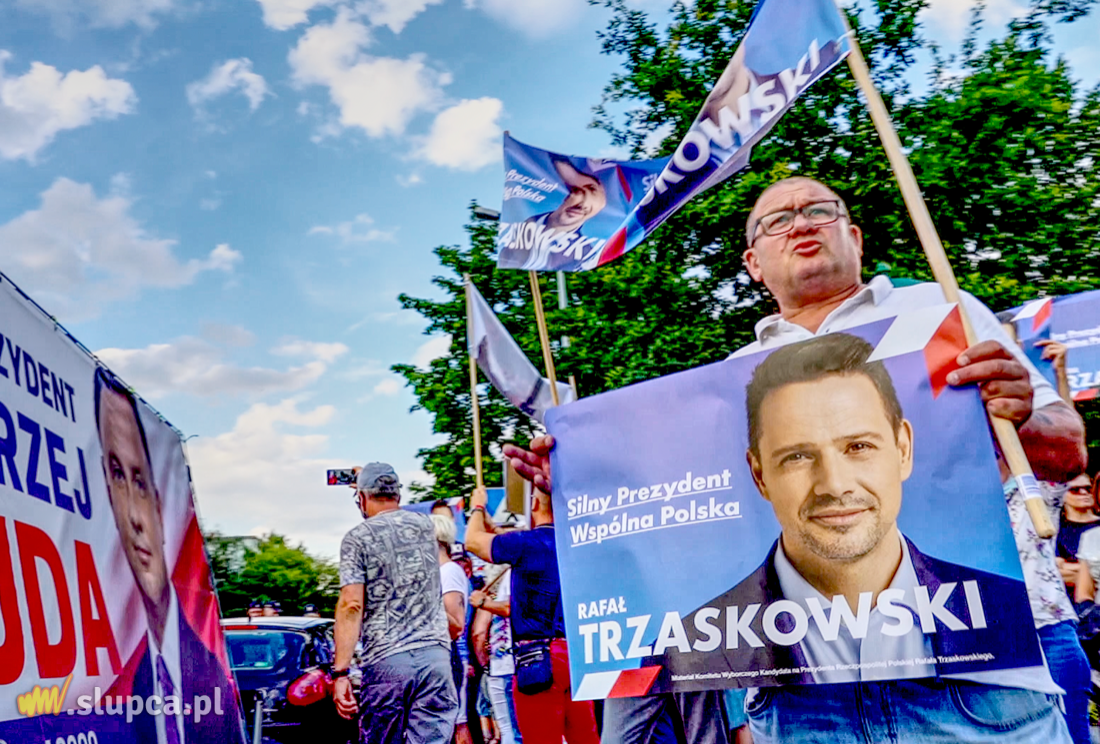 Zwolennicy Dudy i Trzaskowskiego twarzą w twarz FILM